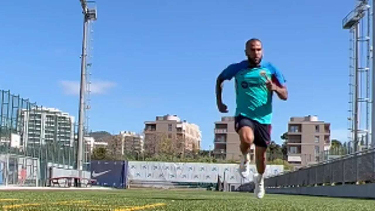 Dani Alves sorprende con un nuevo vídeo y un enigmático mensaje: ¡Entrenando en la ciudad deportiva del Barça!