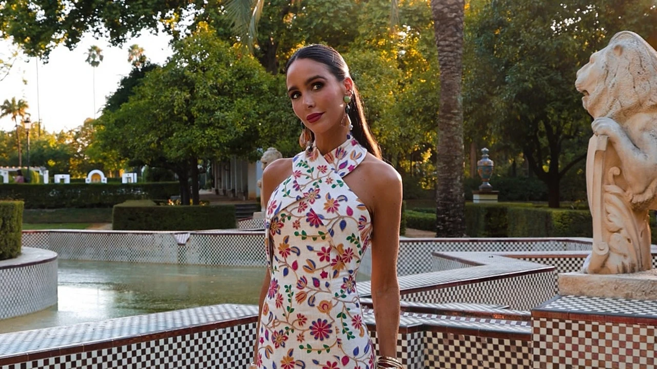 Si quieres ser la invitada perfecta en agosto (y presumir de bronceado) necesitas el look joya que Rocío Osorno ha diseñado