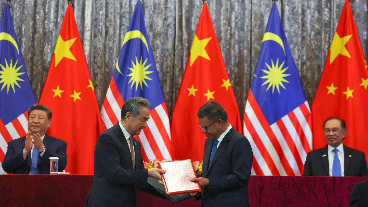 China y Malasia acuerdan resolver disputas marítimas por la vía pacífica en visita de Xi
