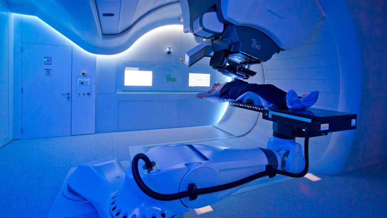 Galicia será la primera autonomía en estrenar un centro de protonterapia con una máquina donada por Amancio Ortega