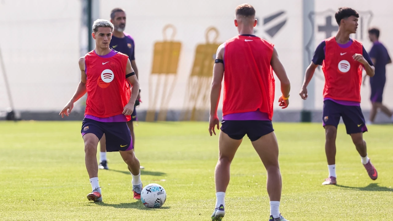 Gavi, que esta vez empieza la temporada desde el principio, se lo pone difícil a Flick en el exigente centro del campo del Barcelona