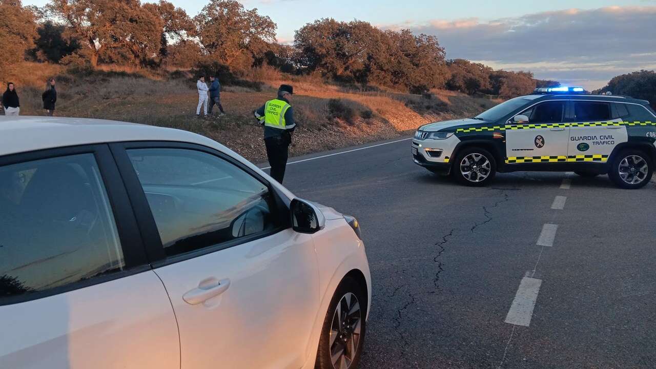 Los forenses realizan la autopsia al hombre tiroteado ayer en Badajoz mientras conducía