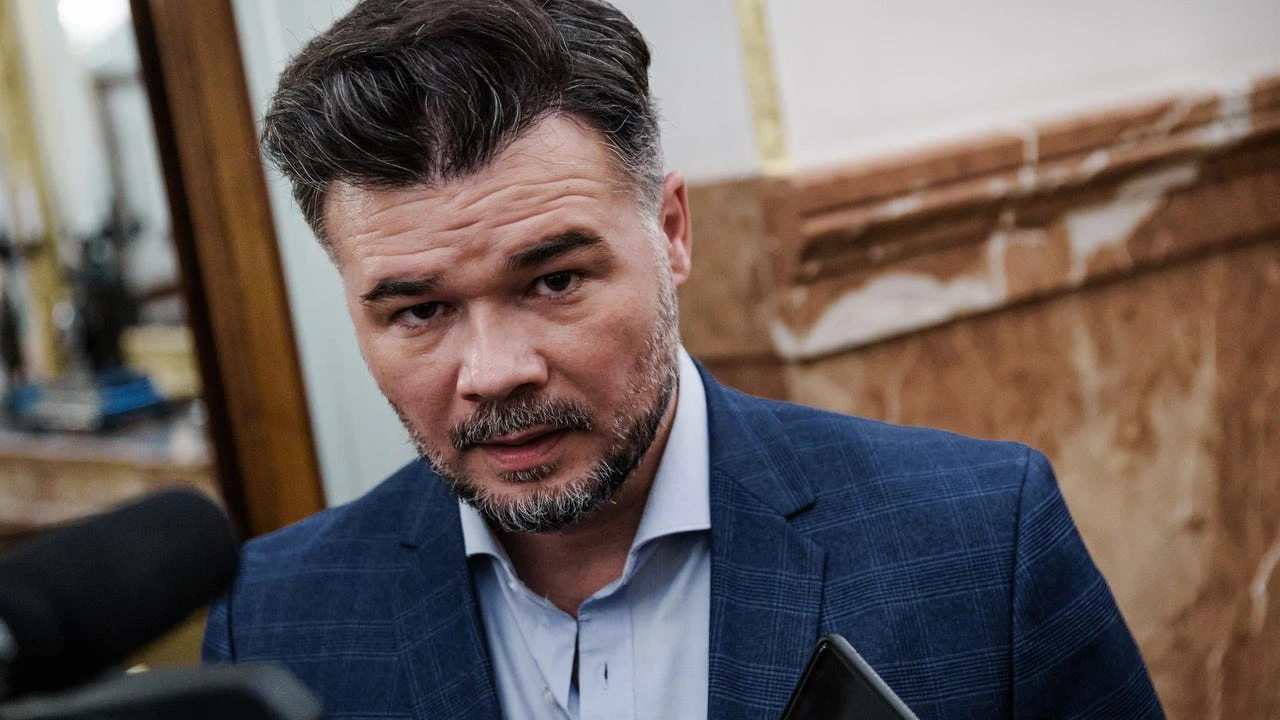 Un tertuliano de El Chiringuito responde sobre la bandera del águila y entonces entra Gabriel Rufián