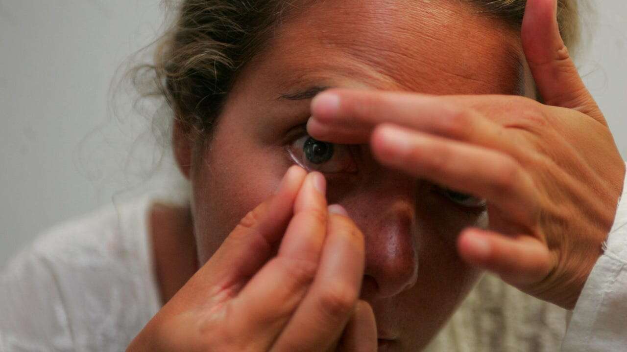 Estos son los factores que predisponen a padecer problemas con las lentillas