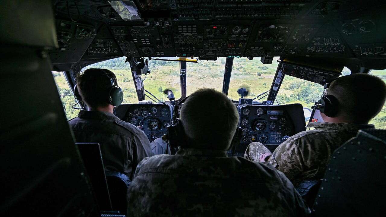 Francia entrena en un tiempo récord al primer grupo de pilotos de las fuerzas aéreas ucranianas