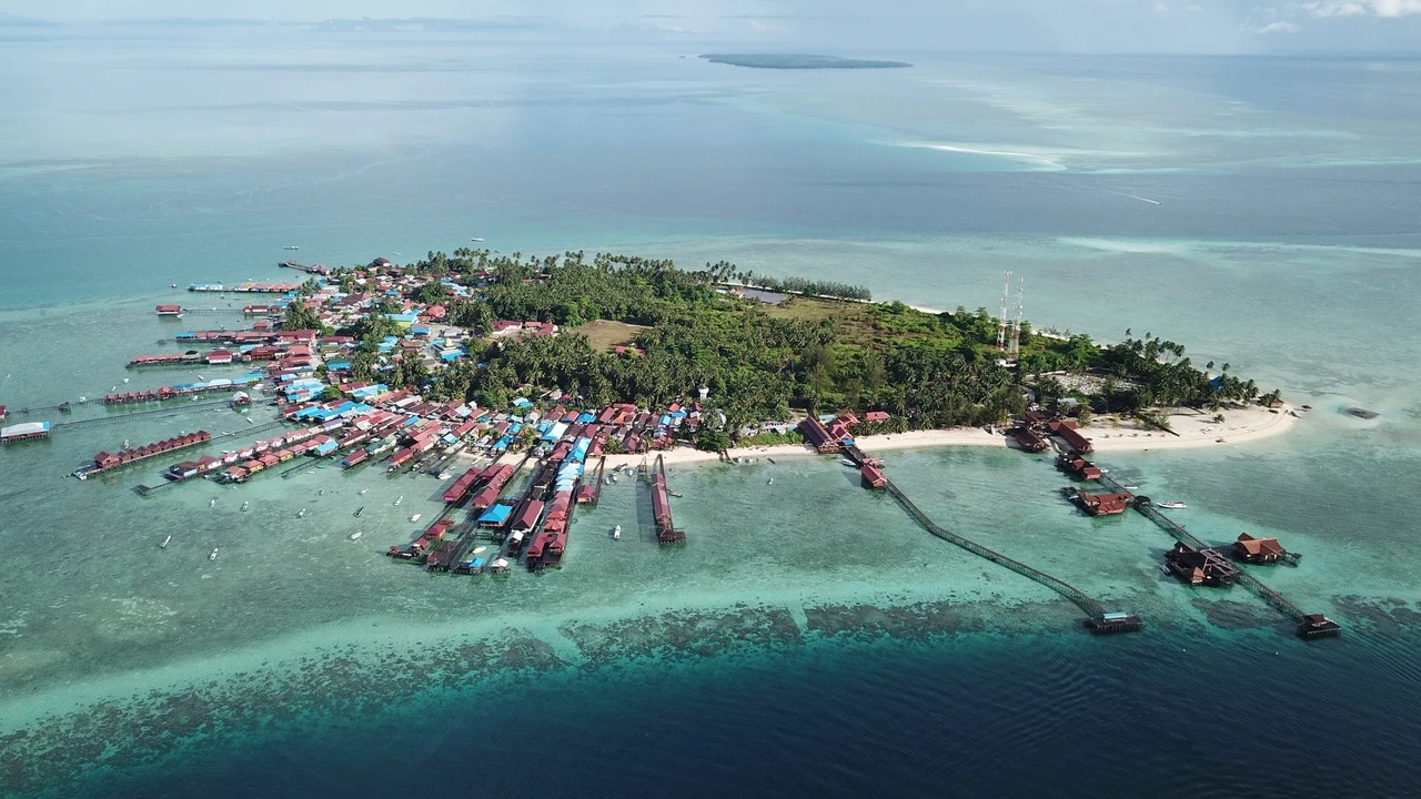 Así son los bajau: el extraño pueblo de 'superhumanos' que ha evolucionado para vivir bajo el mar