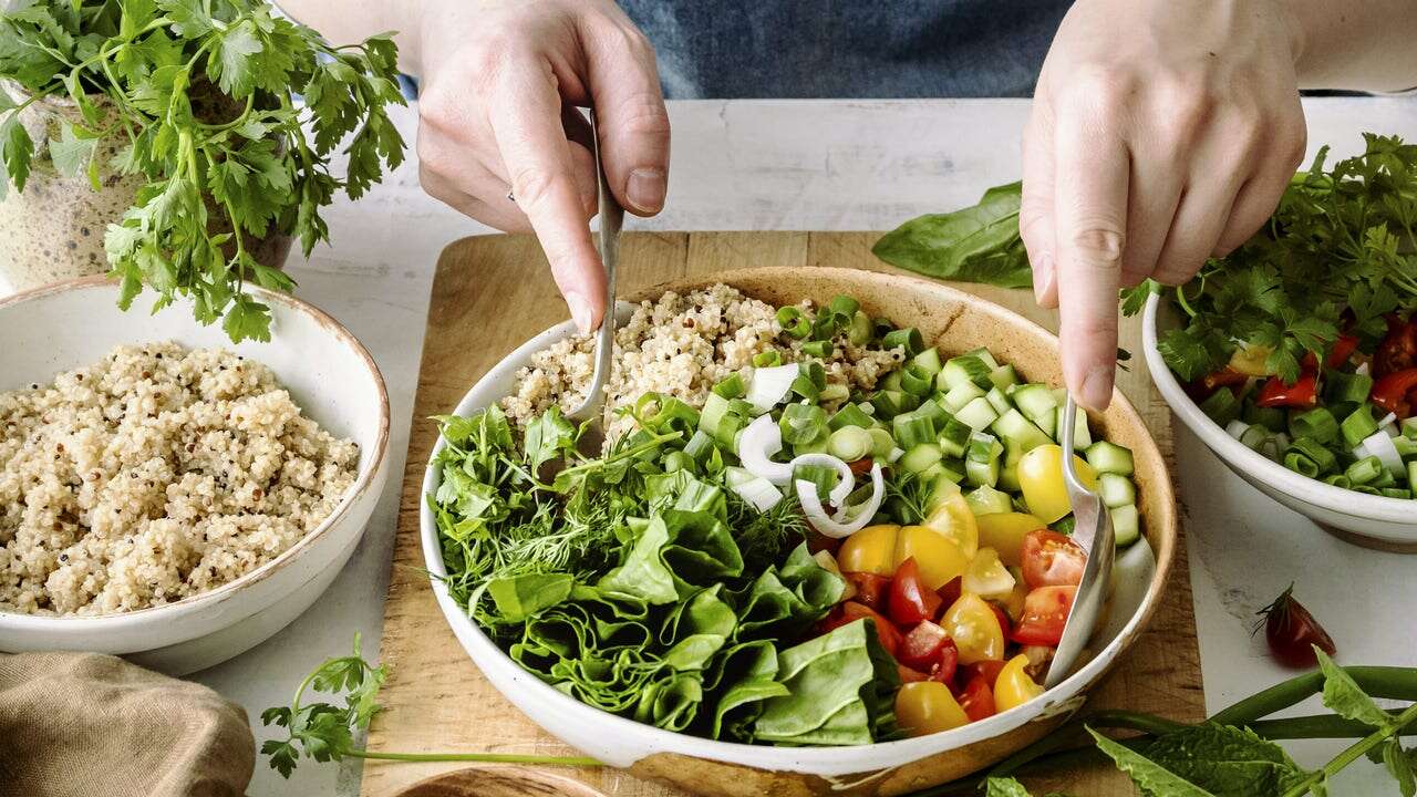 Cinco alimentos que no pueden faltar para cumplir el propósito de comer saludable y adelgazar