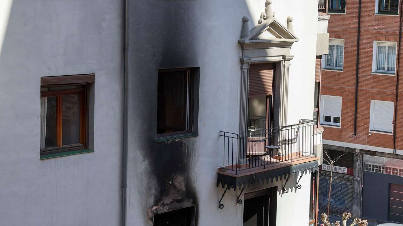 Muere una mujer y otras nueve personas resultan heridas en un incendio en una vivienda de Bilbao