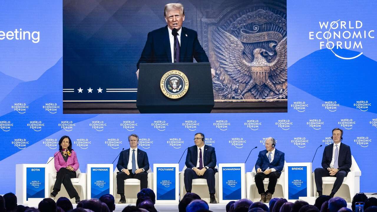 Trump proclama en Davos que ha comenzado 