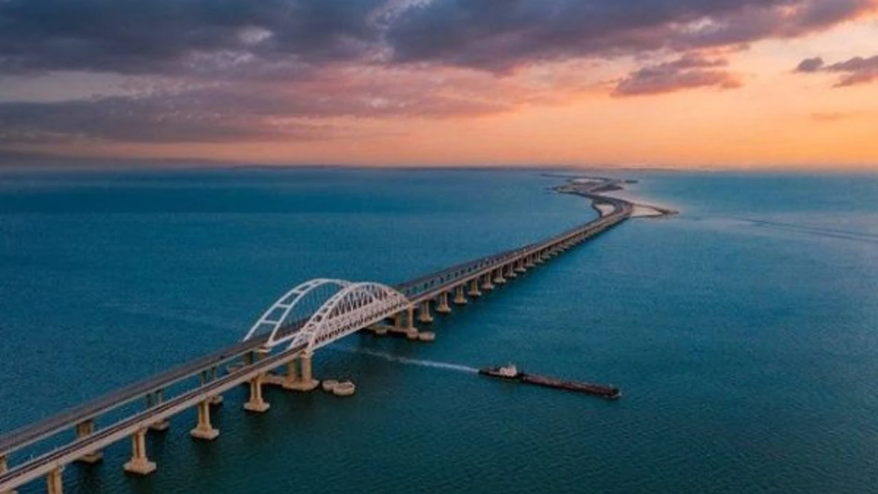 Rusia dice haber interceptado 12 misiles desde Ucrania en dirección al puente de Crimea