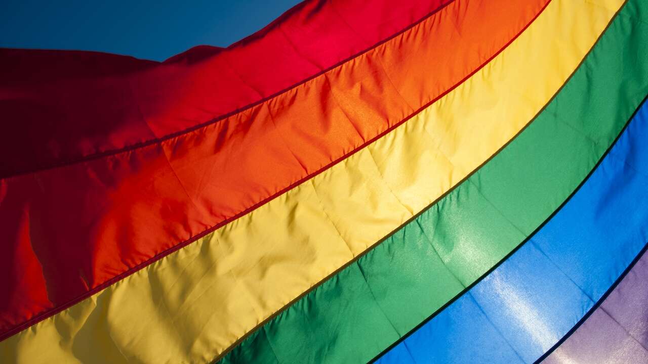 Alerta entre las medianas empresas: tienen seis meses para contar con un plan individual contra el acoso LGTBI