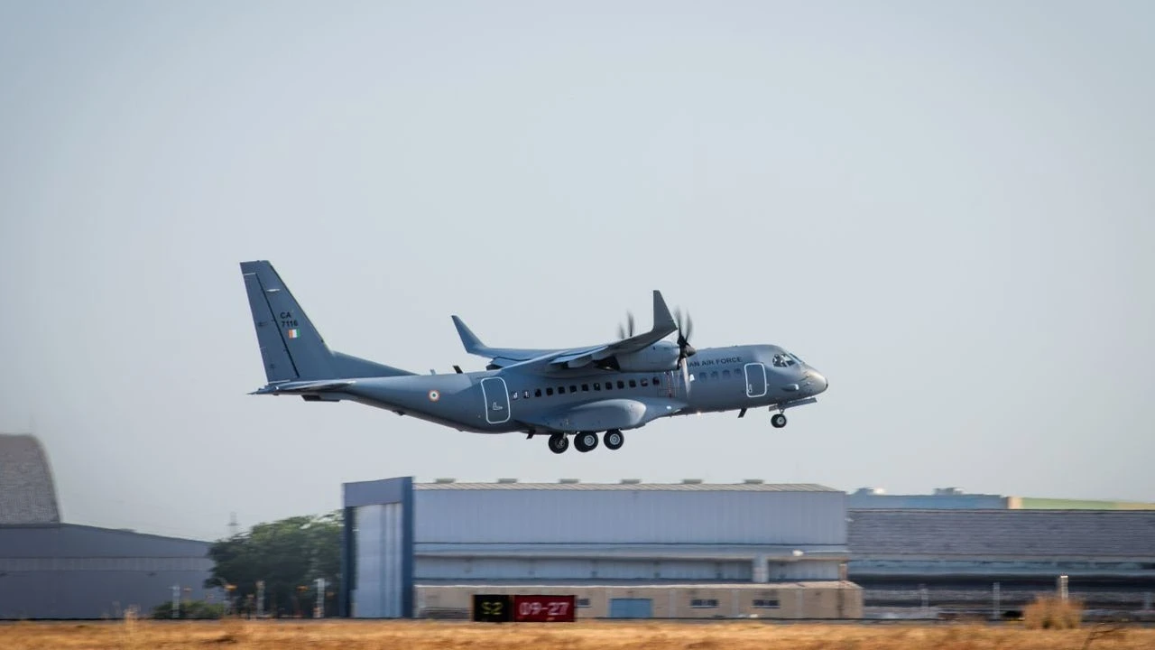Airbus entrega a la Fuerza Aérea India el último C295 fabricado en Sevilla
