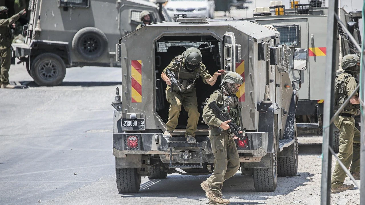 Miles de israelíes protestan contra su Gobierno mientras este se prepara para tomar la ciudad de Gaza