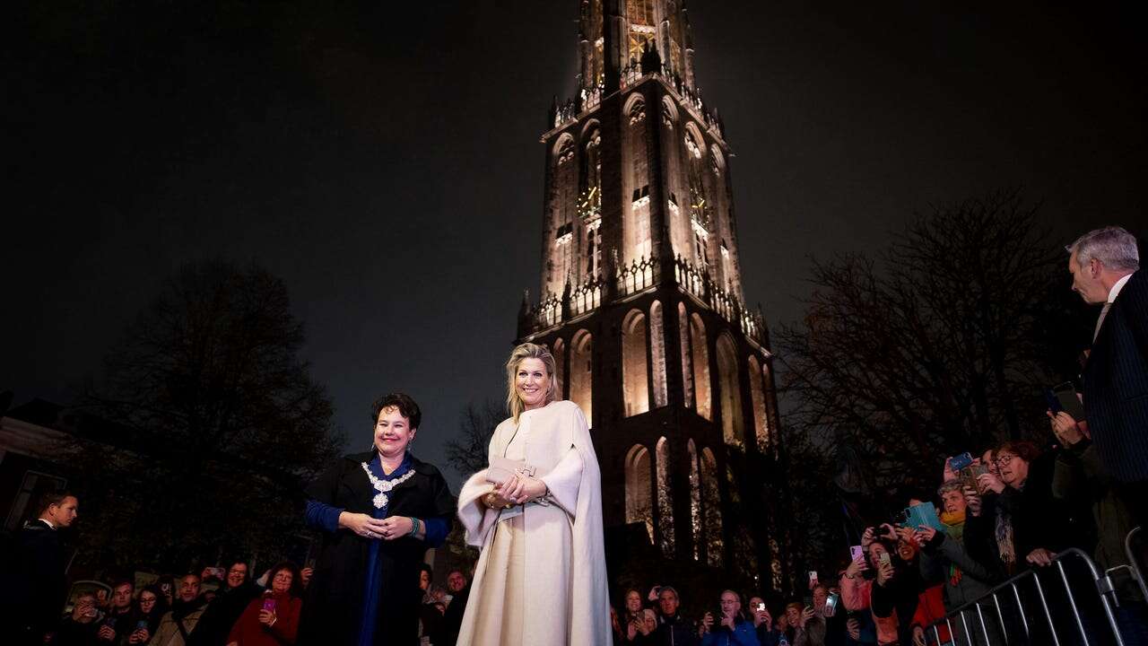 Máxima de Holanda se convierte en la 'Reina de las Nieves' con el total look blanco más deseado para Navidad