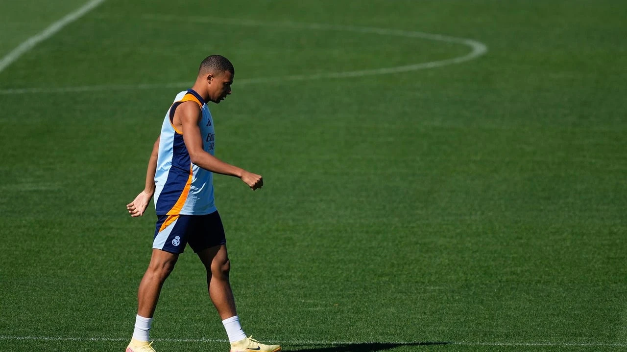 Mbappé vuelve a entrenarse después de su gastroenteritis