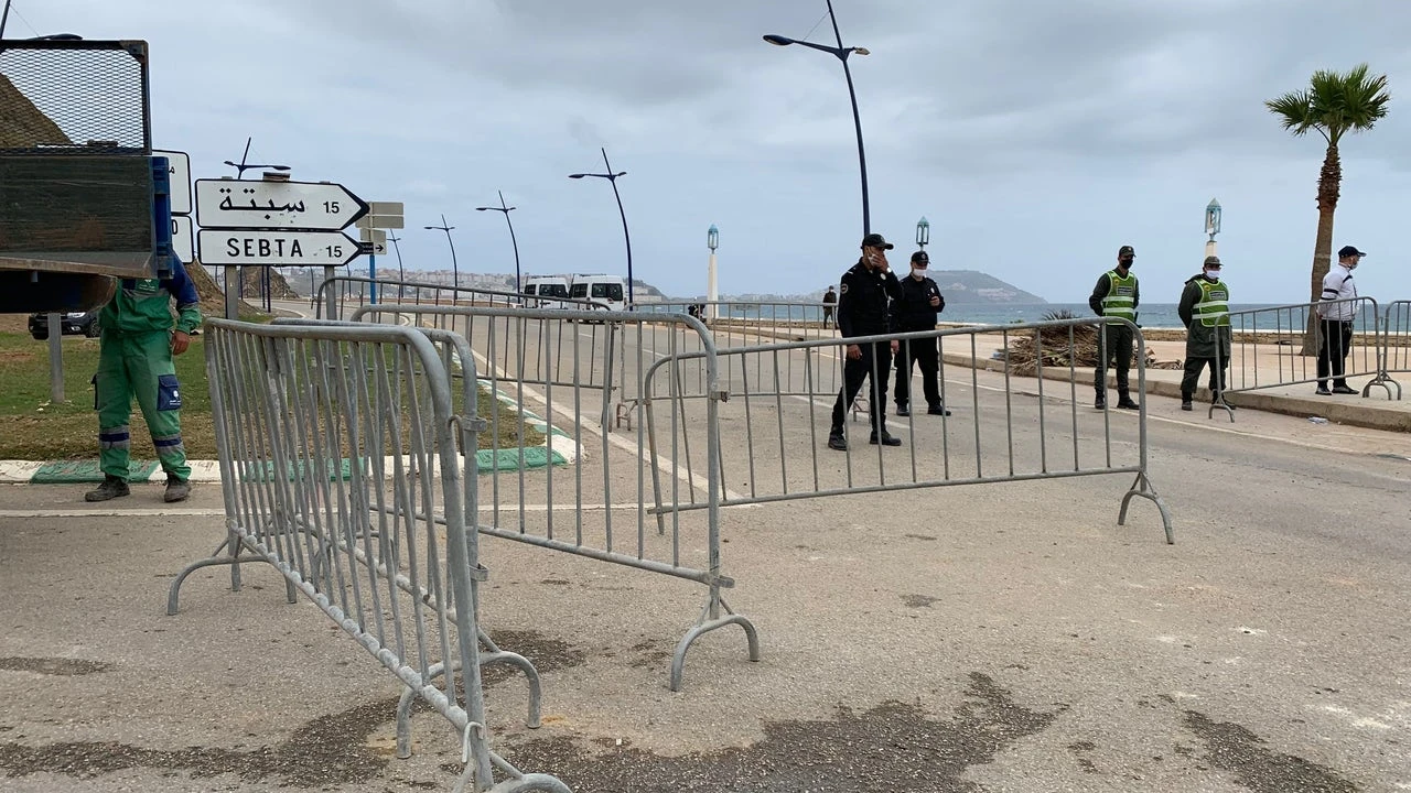 Marruecos refuerza la frontera con Ceuta ante el anuncio de entradas masivas