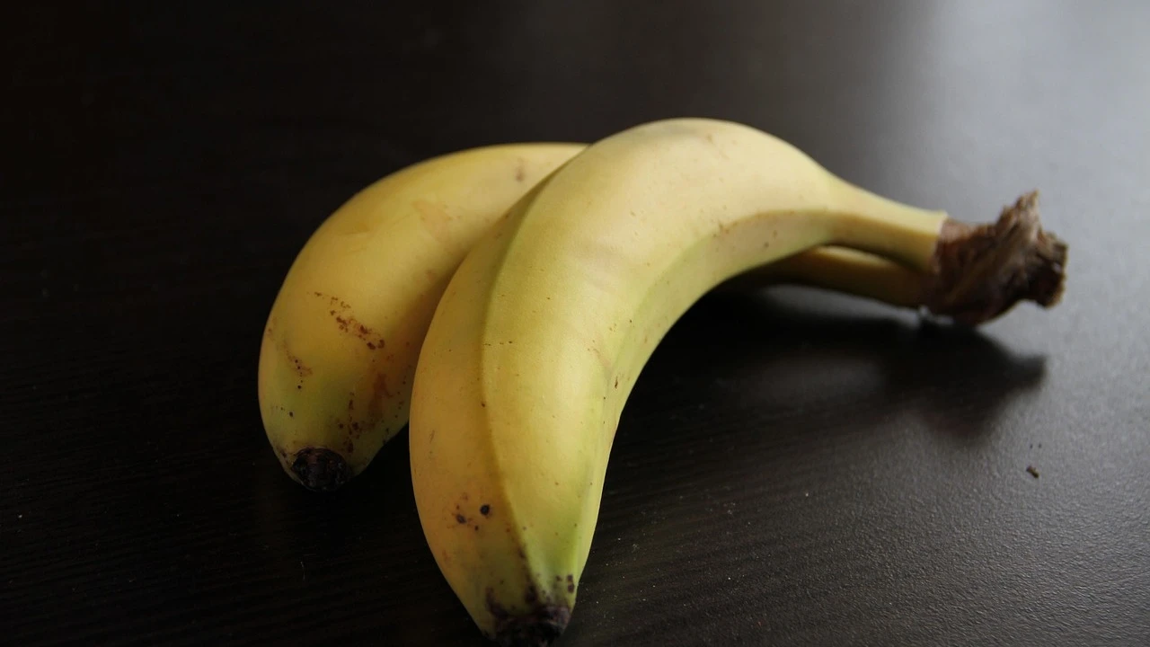 ¿Plátano canario o banana? Un experto revela por qué uno cuesta más y cuál es la mejor opción