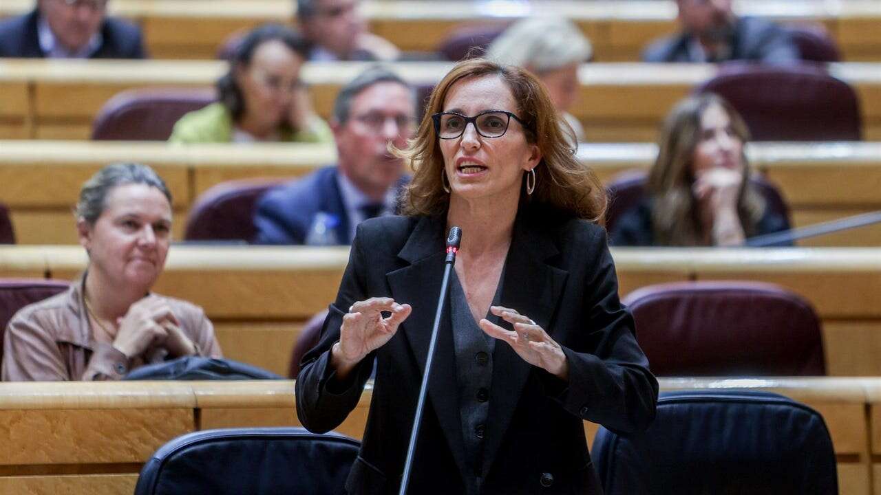 Mónica García elogia el trabajo de Fernando Simón durante la pandemia