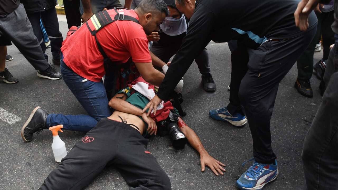 Una protesta de jubilados en Buenos Aires termina en una batalla campal con 120 detenidos y 45 heridos