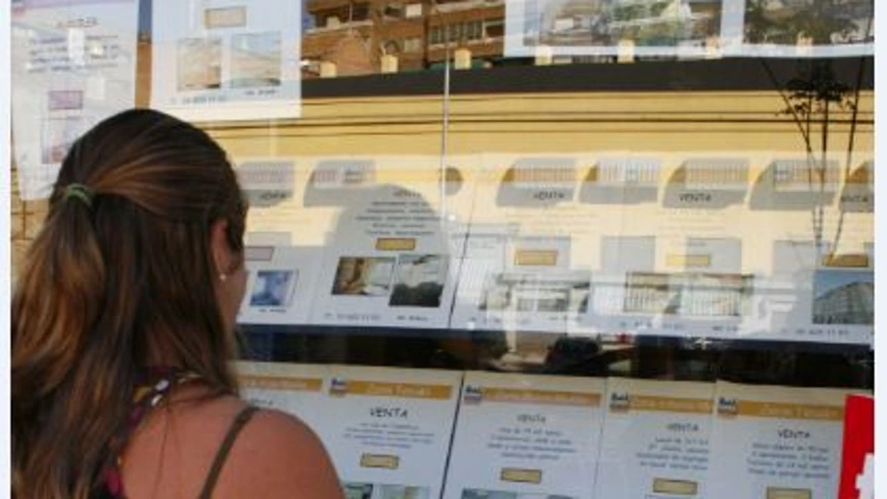 Dos años de la Ley de Vivienda: ni alquileres más baratos ni más oferta tras evaporarse 150.000 pisos del mercado