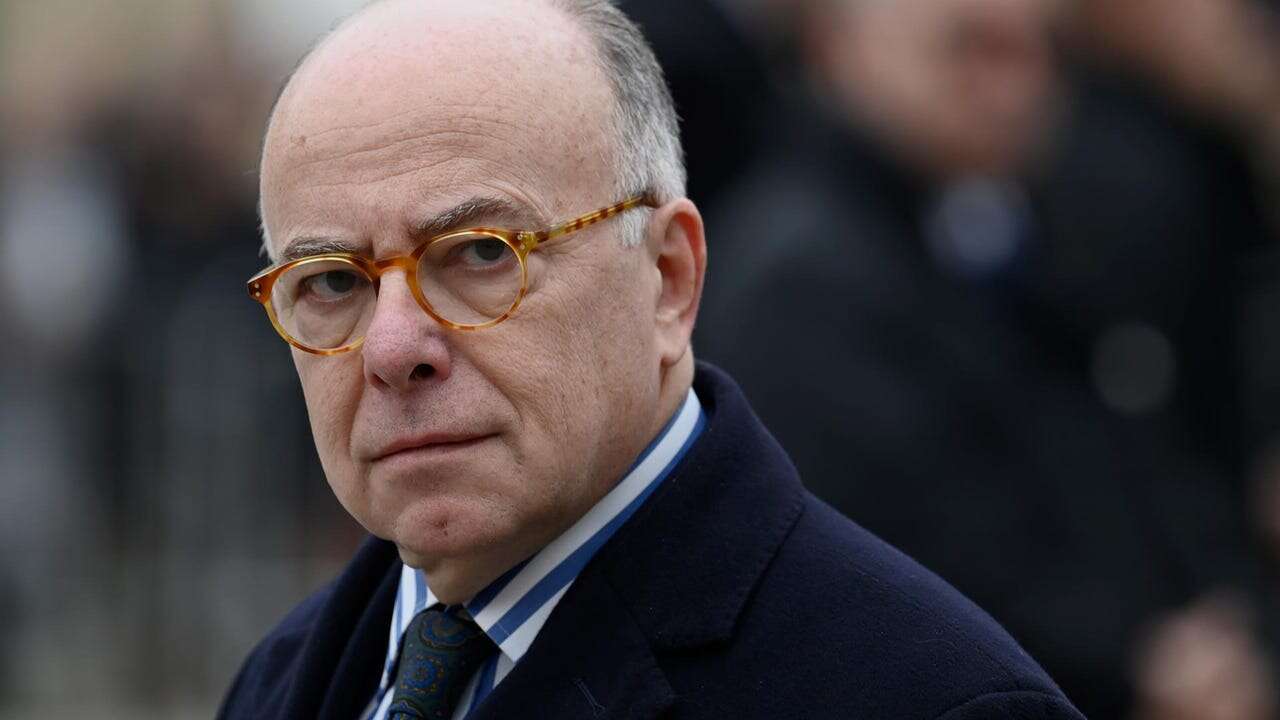 ¿Fin del bloqueo?: Macron se reúne este lunes con el exprimer ministro Cazeneuve en medio de las negociaciones de gobierno