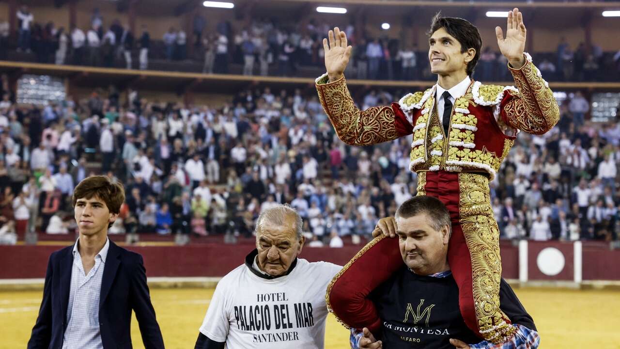 Puerta Grande para Castella en una tarde de intrascendente derroche orejero