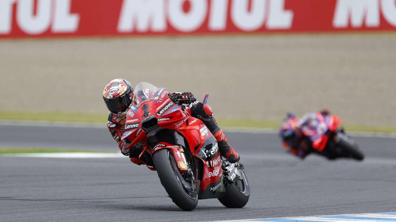 Bagnaia firma el pleno en Japón, pero Jorge Martín resiste mientras Marc Márquez remonta