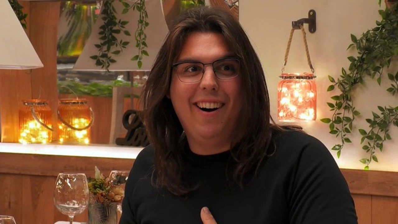 Un eructo transforma en fracaso una cita en 'First Dates' que iba encaminada al éxito