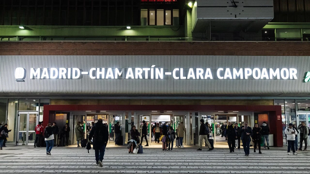 Los trenes de alta velocidad de Chamartín comienzan de nuevo a circular tras más de una hora parados por una avería