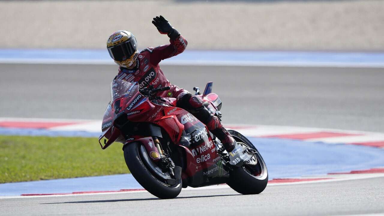 Un error de Jorge Martín le basta a Bagnaia para reinar en la Sprint de Misano