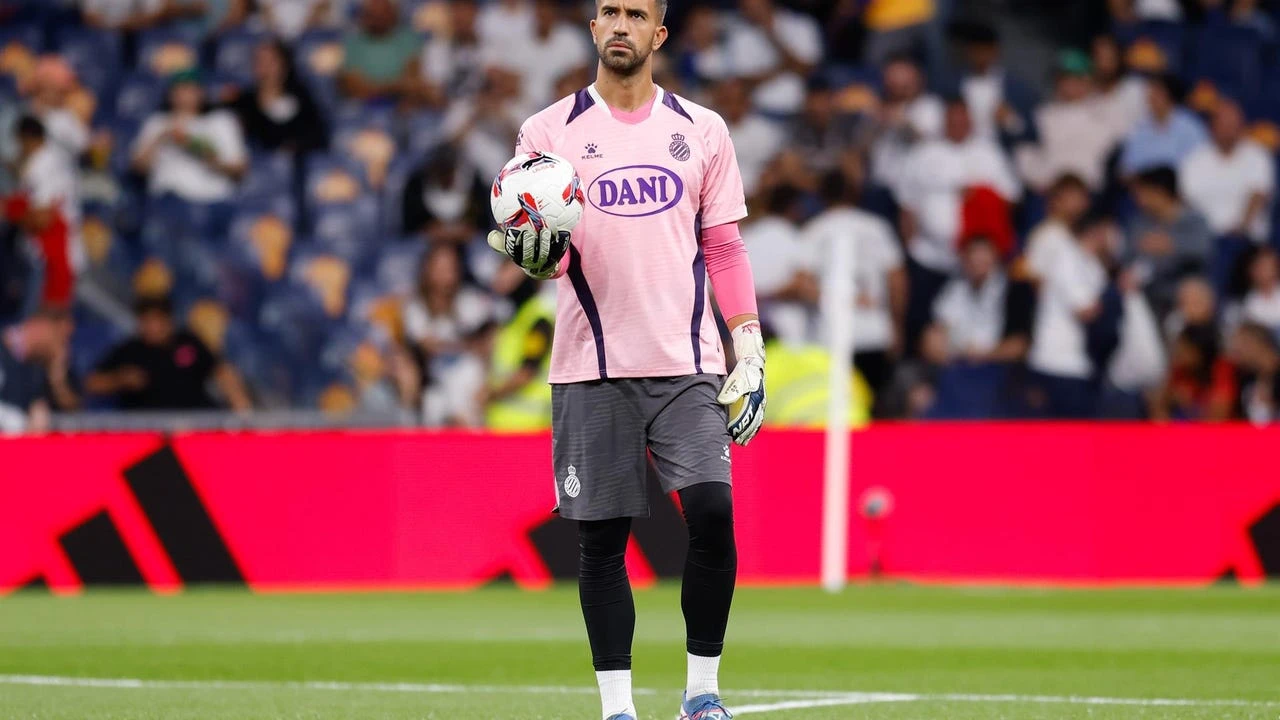 Rescinde su contrato con el Espanyol motivado por un fichaje reciente