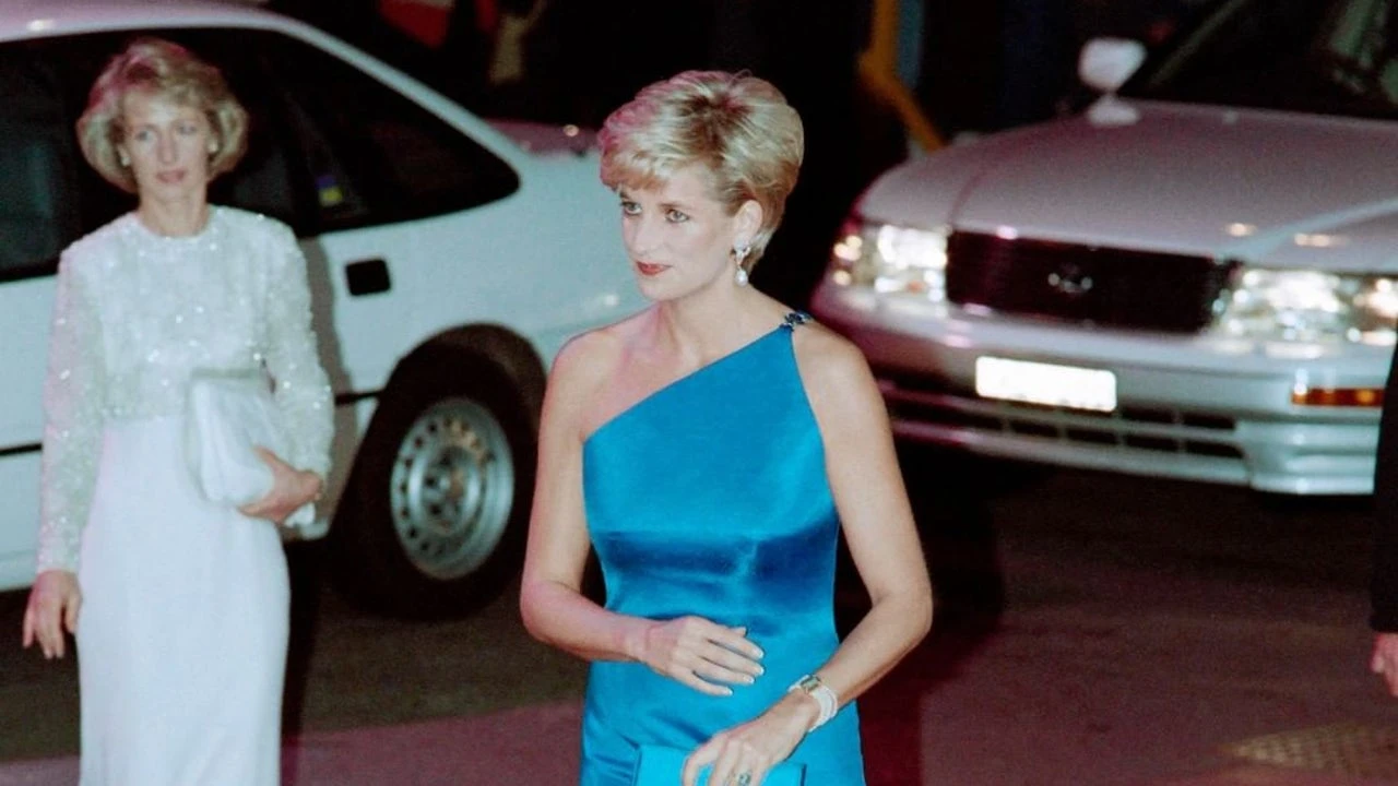 ¿En busca del look de invitada ideal? Así es el vestido que Lady Di llevó en 1996 que encontrarás en Mango