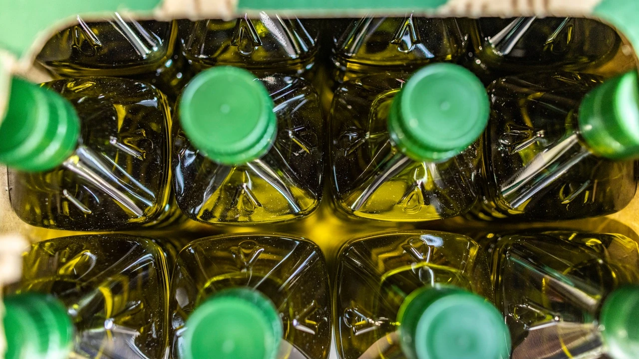 El precio del aceite virgen extra en Italia más que duplica al de España
