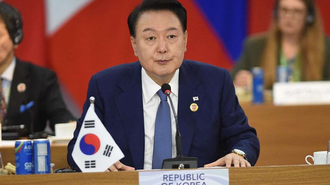 Jóvenes empoderadas lideran la 'Revolución de las Varitas Luminosas' desafiando al presidente derrocado de Corea del Sur