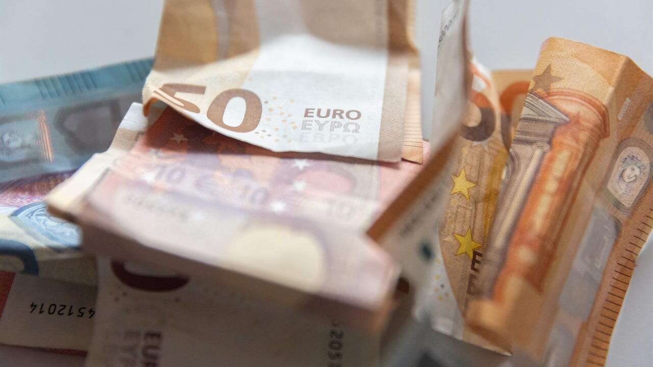 El salario medio subió un 5,3% en 2023 hasta los 23.981 euros con una brecha entre regiones de 12.425 euros