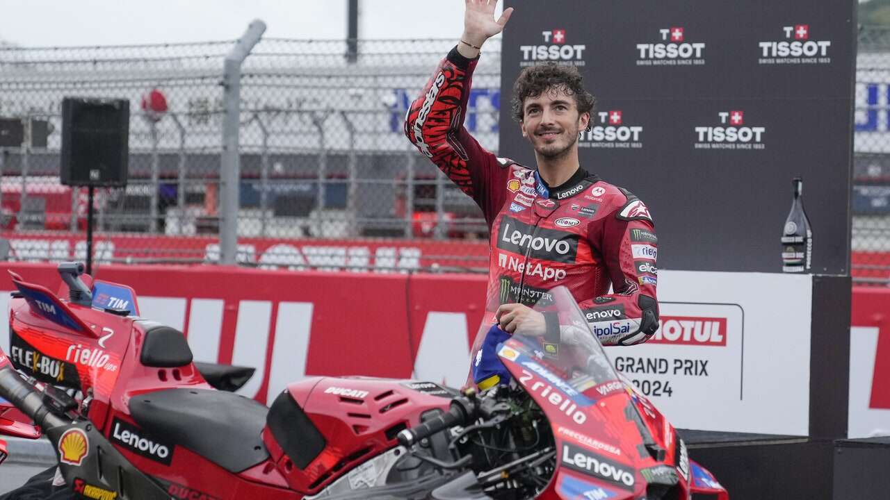 Pedro Acosta le regala la Sprint de Japón a Bagnaia con remontadas de Márquez y Martín