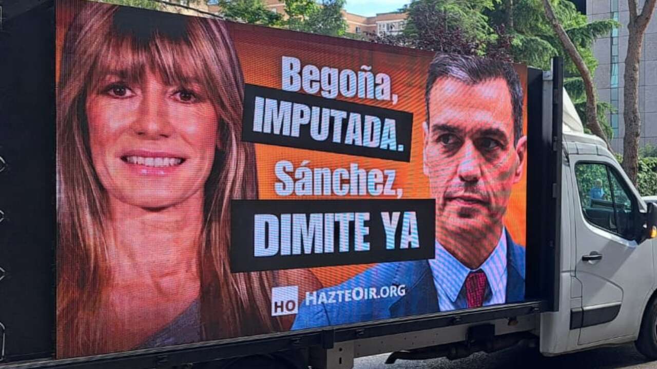 El PSOE lleva al Supremo el camión de Hazte Oír contra Sánchez y Begoña Gómez avalado por la Junta Electoral