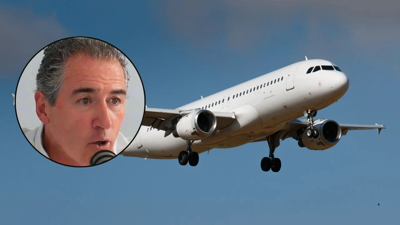 Ramón Valles, Comandante de avión: 
