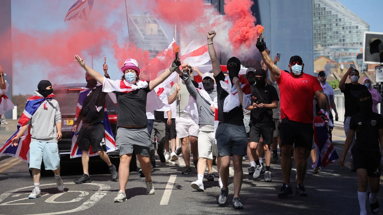 Cientos de personas se manifiestan en Londres tras el arresto de un inmigrante acusado de allanamiento de morada