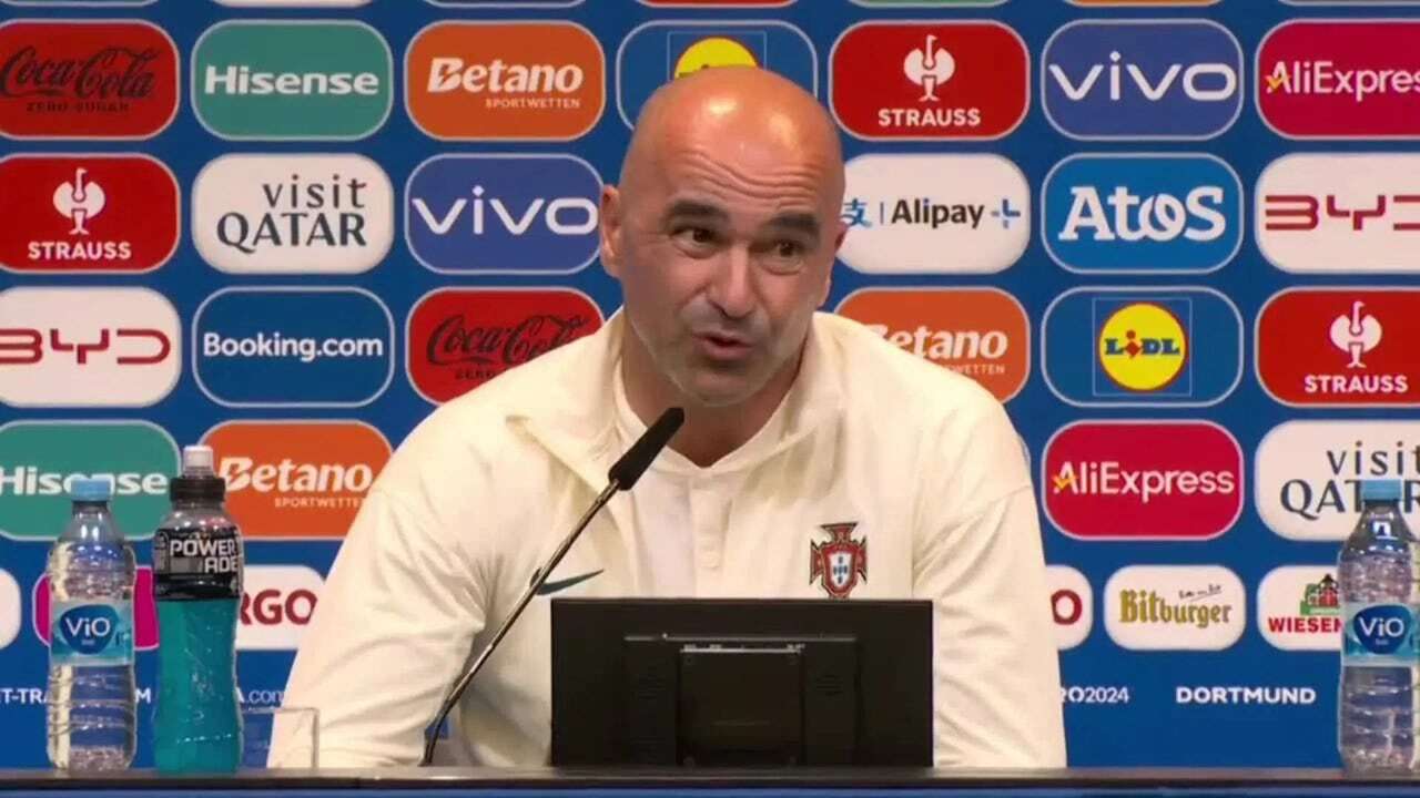 Atacan a Cristiano Ronaldo en rueda de prensa y Roberto Martínez retrata al periodista