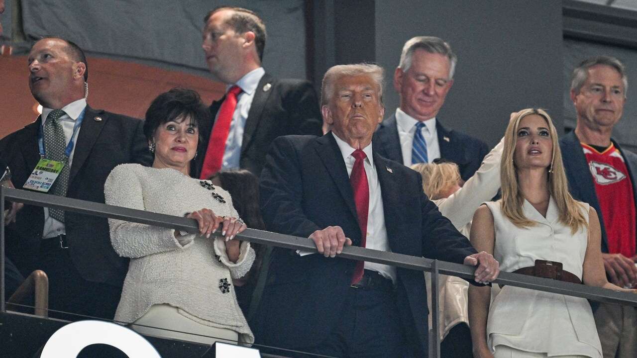 Ivanka Trump con el look más elegante de oficina en blanco para asistir a la Super Bowl 2025