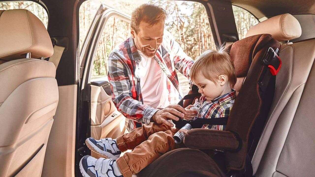 Nueva normativa de tráfico: estos son los vehículos en los que no podrán viajar los niños desde el 1 de octubre