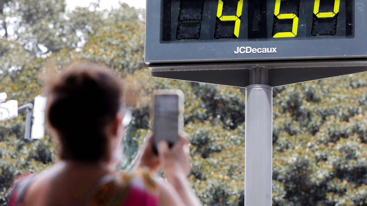 El plan municipal de formación en emergencias de Valencia incluye recomendaciones para protegerse de las olas de calor