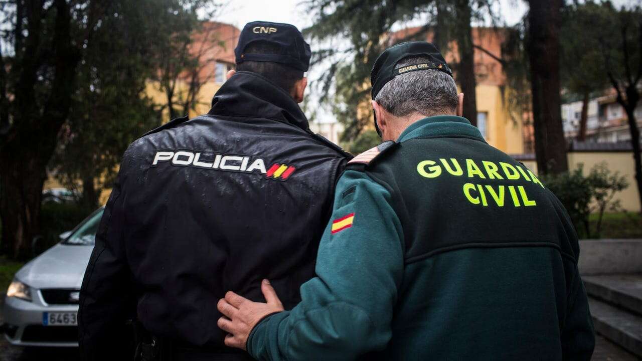 La brecha salarial aumenta: un policía y un guardia civil cobran hasta 8.251 euros menos al año que un mosso