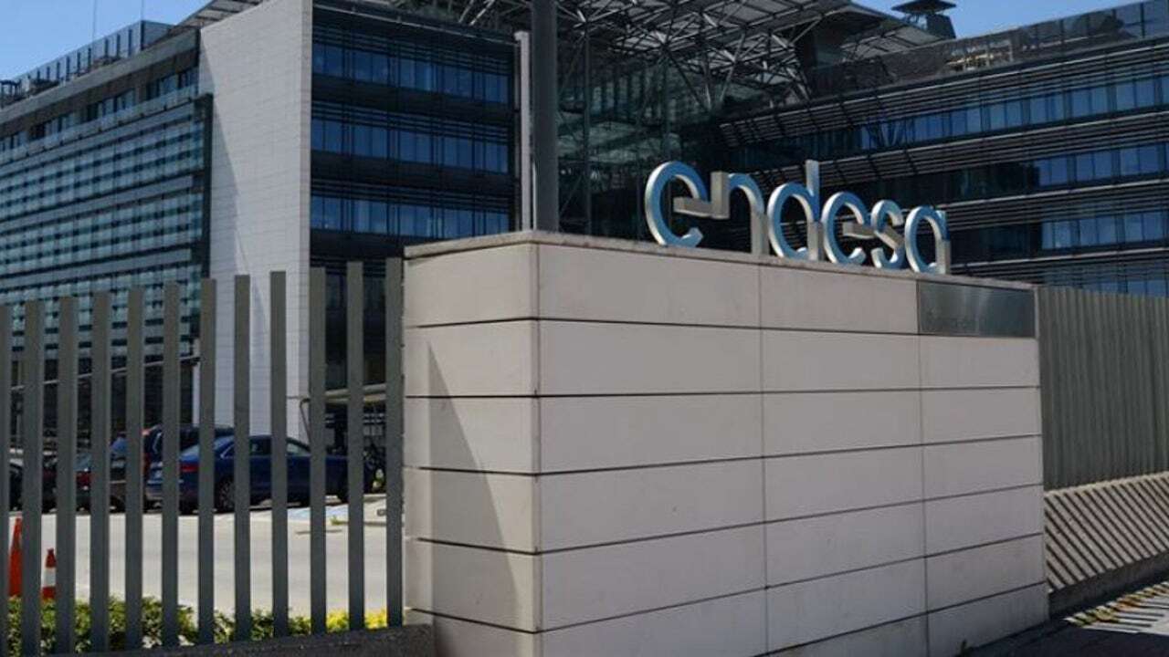 El fraude eléctrico se dispara: Endesa denuncia 8 engaños a la hora, 200 denuncias al día y 43 plantaci ones de marihuana desmanteladas a la semana