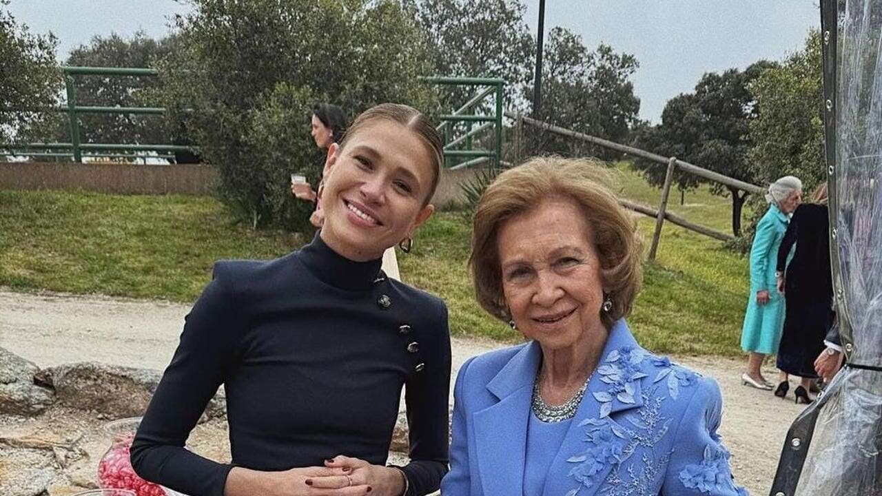 Carla Pereyra comparte imágenes inéditas junto a la Reina Sofía en la boda más castiza del año