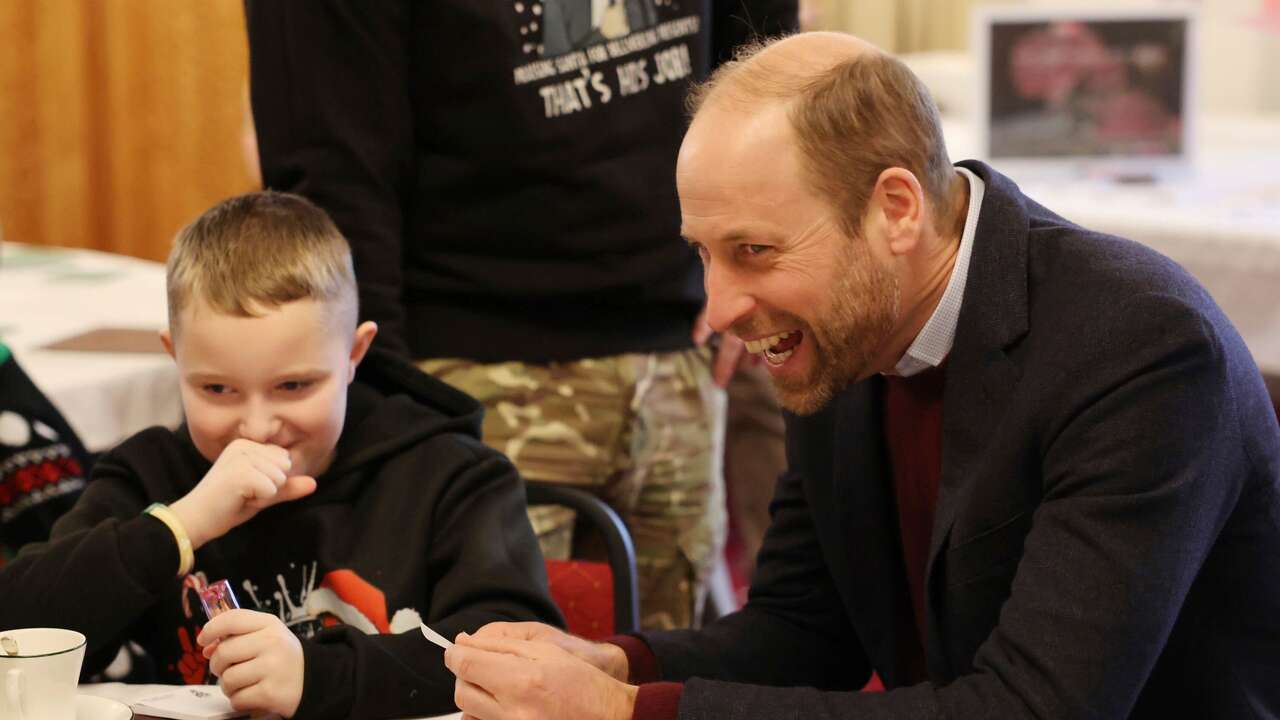 El príncipe Guillermo desvela con quién celebrará la Navidad en un entrañable encuentro con niños