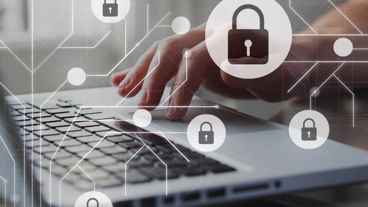 ¿Tienes más privacidad en tu ordenador o en tu móvil? Esta es la respuesta de un experto en ciberseguridad