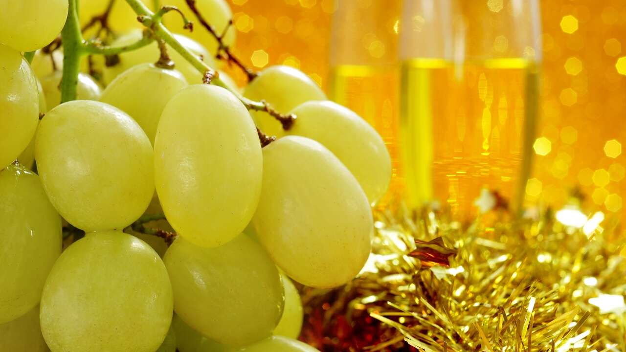 Uvas rojas o verdes: ¿qué opción da más suerte y deberíamos tomar en Nochevieja?