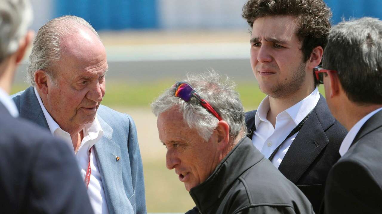 Don Juan Carlos y Froilán: yo, a regatear a Galicia y tú, a Abu Dabi